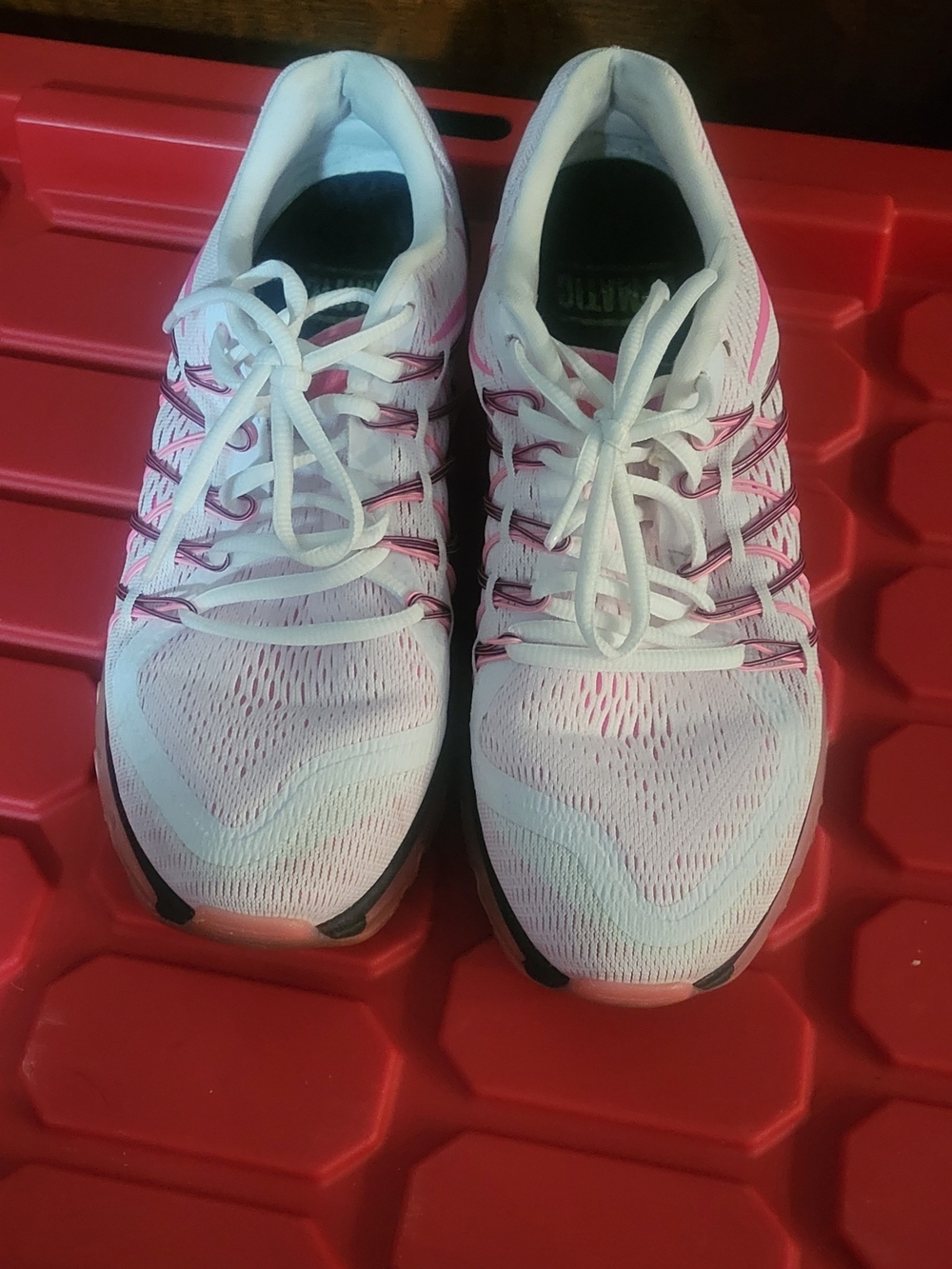 Nike Women’s Pink and White Air Max Running Shoes - Picture 4 of 9